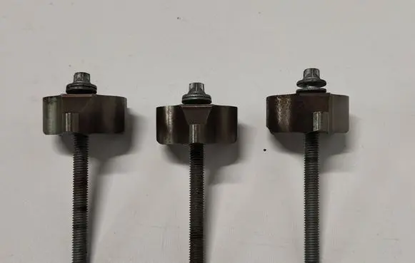 BMW 3 E90 E91 Fuel Injector clamp holder 7809798 13537809798