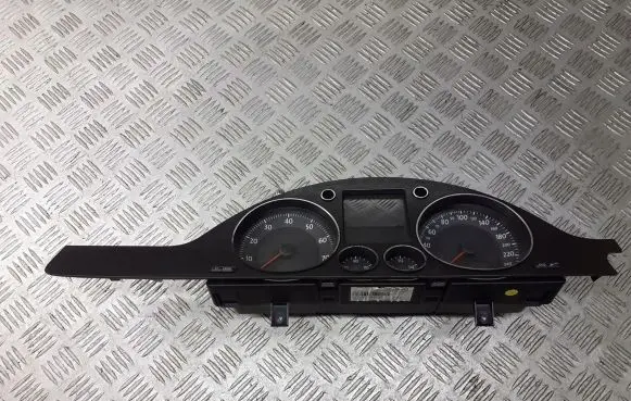 Volkswagen PASSAT B6 Tachometer 3C0920850P