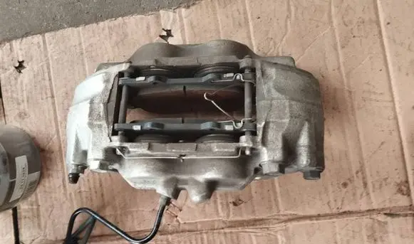 Toyota Tacoma III Front brake caliper