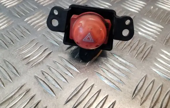 Nissan Almera Tino Hazard light switch