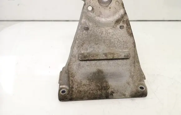 BMW 5 E60 E61 Engine mounting bracket 6761112 2211676111204