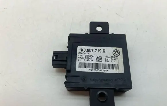 Audi A3 S3 8P Alarm control unit/module 1K0907719C