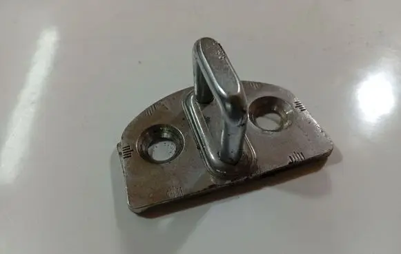 Skoda Superb B5 (3U) Front door lock loop/hook striker 1u0837033B