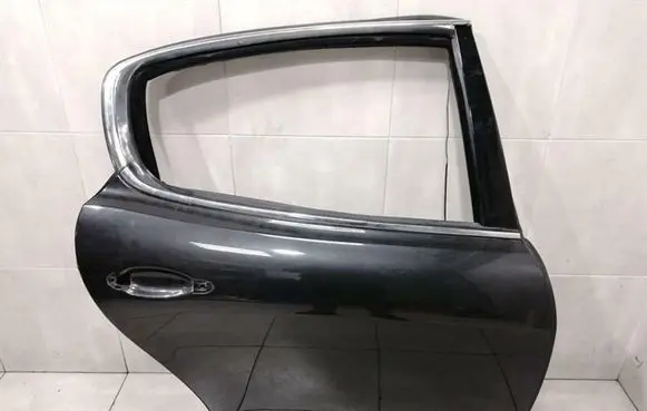 Maserati Quattroporte Rear door 67062200