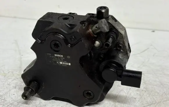 BMW 7 E65 E66 Fuel injection high pressure pump 0445010126 7795713