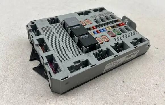 Jaguar XF X250 Fuse module 7370011040 9X2314D628AC