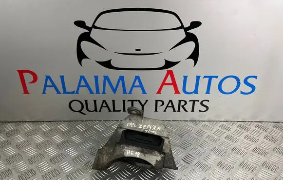 Opel Zafira C Engine mount bracket V060840101