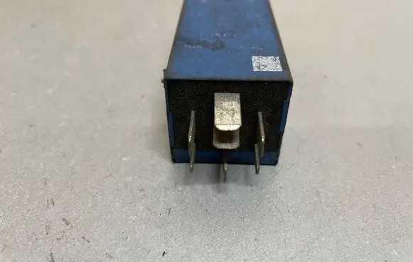 BMW 5 E39 Other relay 1383417