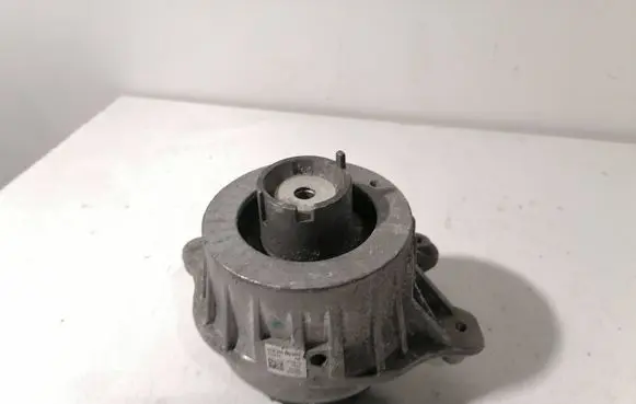 Mercedes-Benz C W205 Engine mount bracket A2052406417 ZGS003