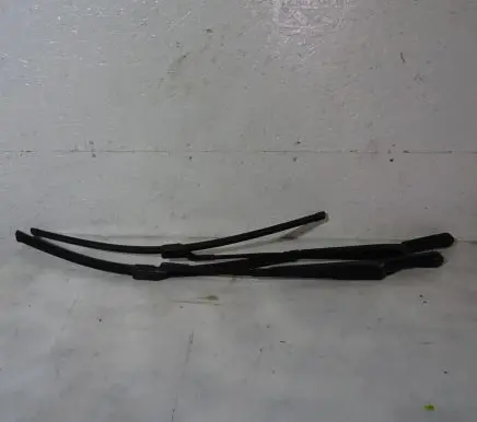 Opel Astra J Front wiper blade arm 13289888