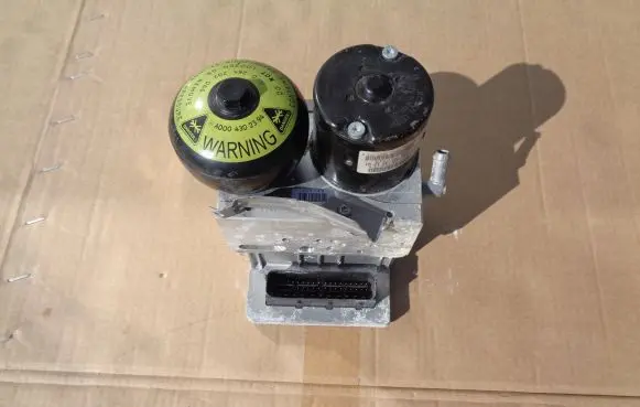 Mercedes-Benz SL R230 ABS Pump A0064313312