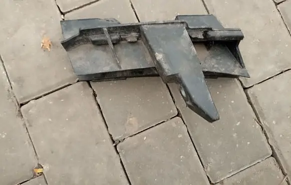 Mercedes-Benz E W212 Front bumper mounting bracket A2128852665