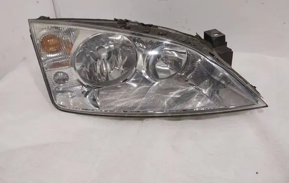 Ford Mondeo Mk III Headlight/headlamp 1S7113005AL 0301174202