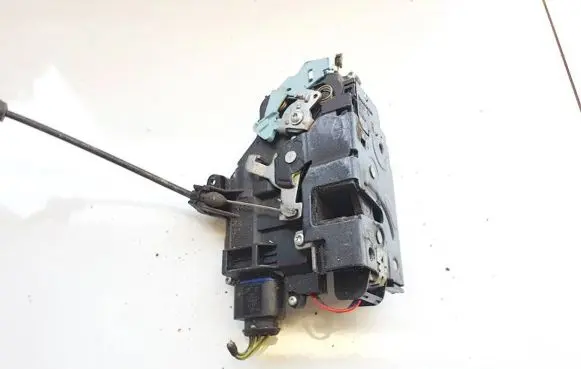 Skoda Octavia Mk2 (1Z) Front door lock 3d1837016ac