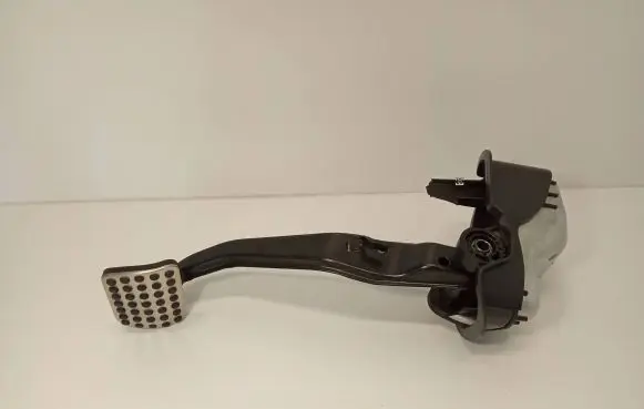 Mercedes-Benz GLC AMG Brake pedal A2052920007 05196B A20529204