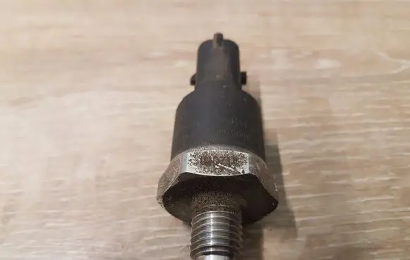 Fuel pressure sensor