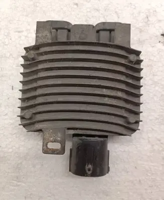 Land Rover Freelander 2 - LR2 Coolant fan relay 940009400 100609 240010503609
