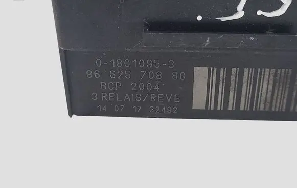 Citroen DS5 Glow plug pre-heat relay 9662570880 018010953