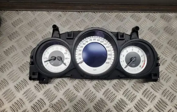 Mercedes-Benz C W204 Speedometer (instrument cluster) A2049005213