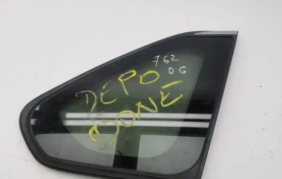 Toyota RAV 4 (XA50) Rear side window