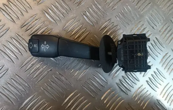 BMW 5 E39 Indicator stalk 8352172 01100410