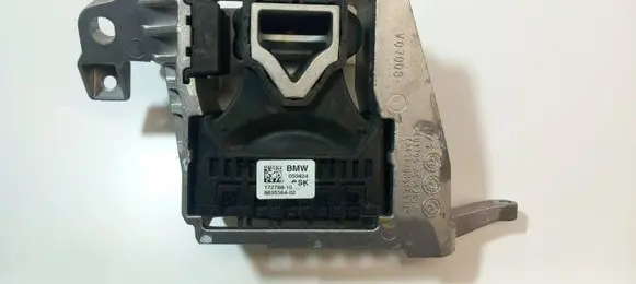 BMW 1 F40 Engine mount bracket 8835564 050424 17276810