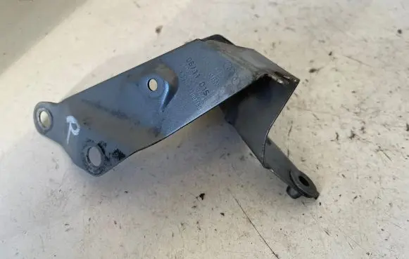 Audi A7 S7 4G Fender mounting bracket 4G8821136D