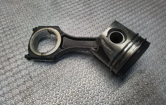 Mercedes-Benz Sprinter W906 Piston with connecting rod
