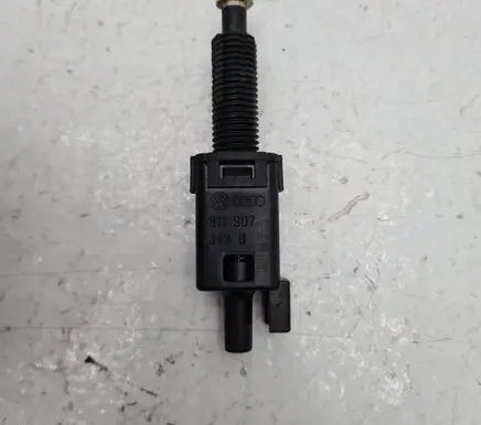 Volkswagen PASSAT B5 Brake pedal sensor switch 811907 343B