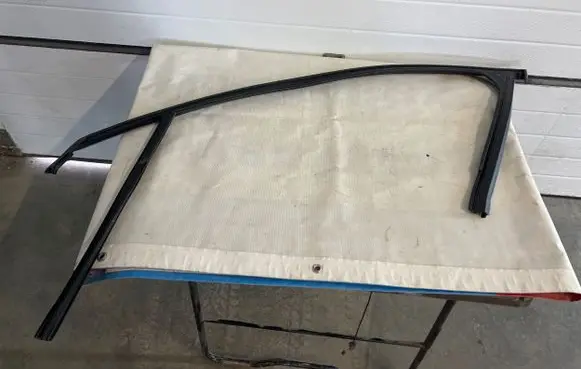 Volvo V40 Rubber seal front door window/glass 3127854
