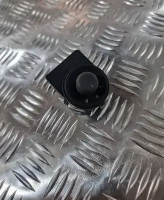 Opel Astra J Wing mirror switch 13271827