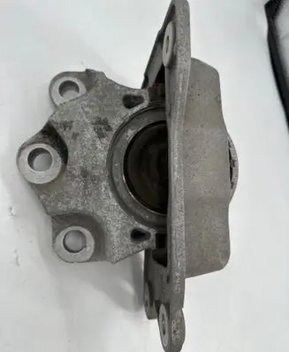 Engine mount bracket