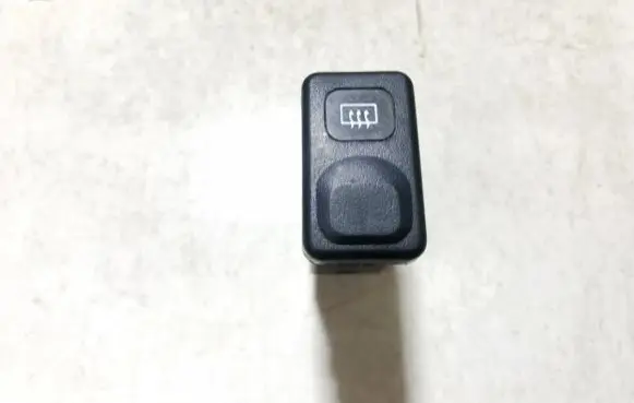 KIA Sportage Windscreen/window heater switch