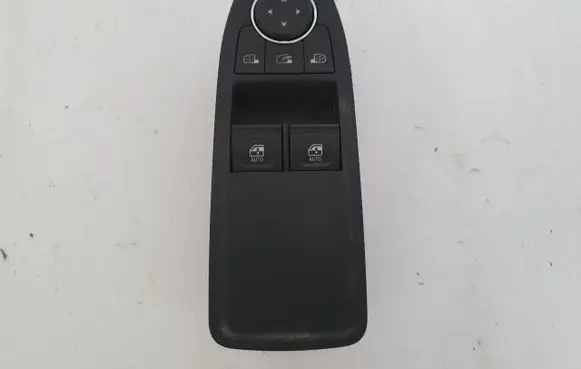 Renault Clio V Quarter vent window switch 