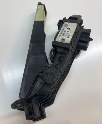 Volkswagen Golf V Accelerator throttle pedal 1K1721503P