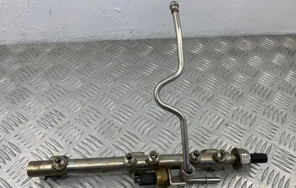 BMW 3 E90 E91 Fuel pressure sensor 7547883 7647883
