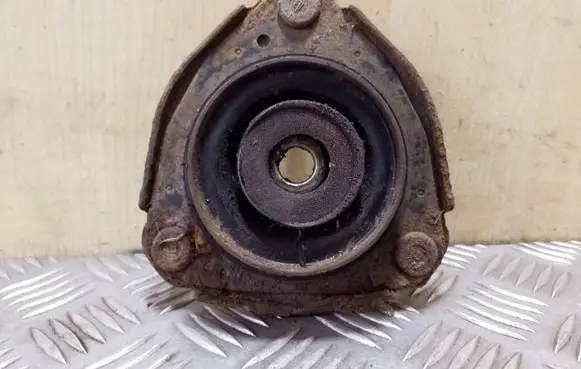 Toyota RAV 4 (XA20) Front upper strut mount 