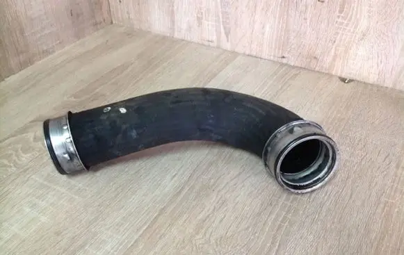 Volkswagen Golf V Engine coolant pipe/hose