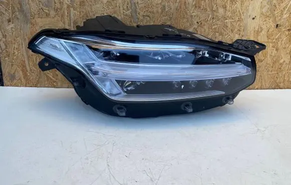 Volvo XC90 Headlight/headlamp 32228305