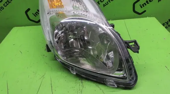 Toyota Yaris Headlight/headlamp