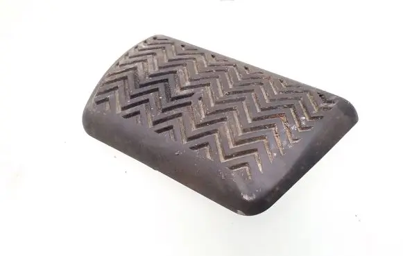 Toyota RAV 4 (XA40) Brake pedal