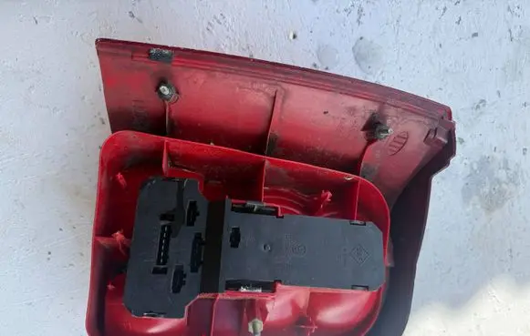 Volkswagen PASSAT B5 Tail light bulb cover holder 3B9945257