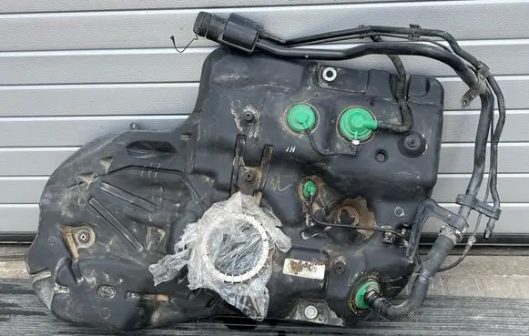 Toyota Highlander XU50 Fuel tank 771110E100 771000E200