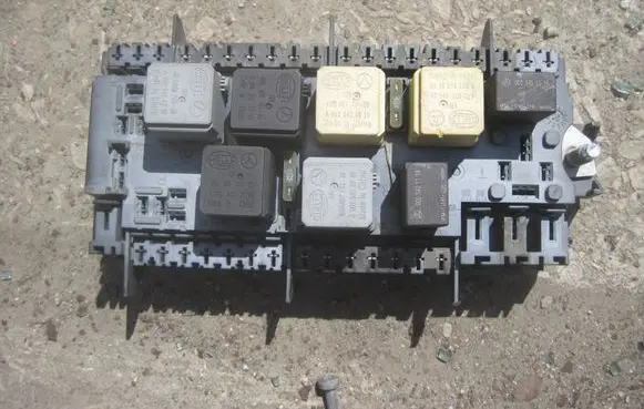 Mercedes-Benz ML W166 Fuse module A1669063801