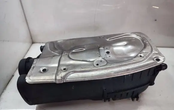 Mercedes-Benz C W204 Air filter box A6510901101