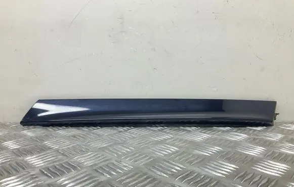 Tailgate trim
