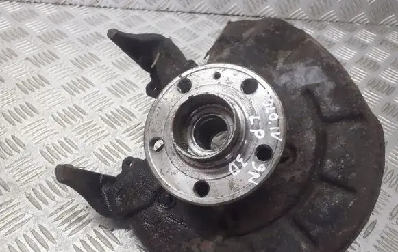 Volkswagen Polo IV 9N3 Front wheel hub spindle knuckle