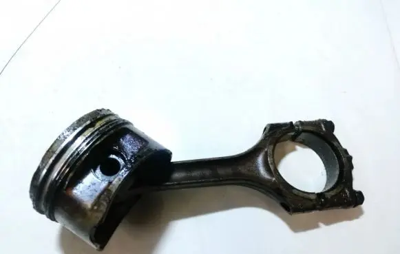 Audi A8 S8 D2 4D Piston with connecting rod