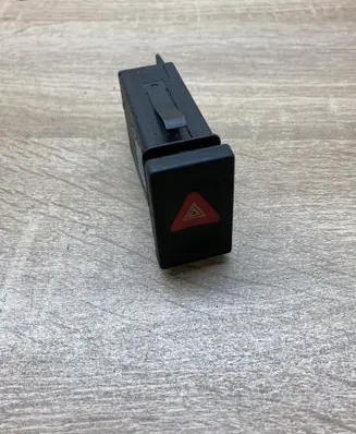 Volkswagen PASSAT B5 Hazard light switch 3B0953253C