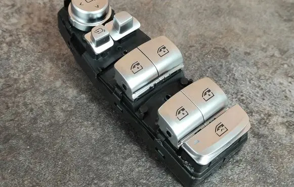 BMW X5 G05 Electric window control switch 6847099